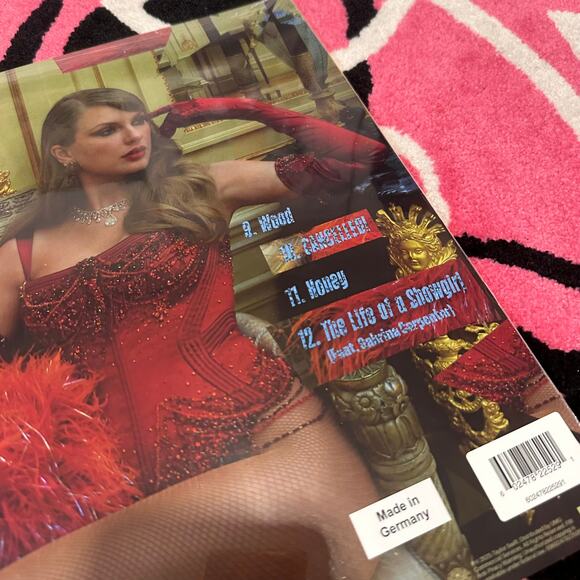 The Life Of A Showgirl: Baby, That’s Show Business (Lakeside Beach Blue) - Picture 5 of 11